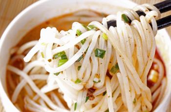 【携程攻略】西单明珠再回头米线电话\/地址\/菜