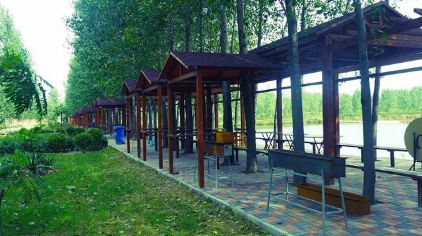 维也纳酒店(天津西青道店)1晚+可选烧烤 \/ 骑马