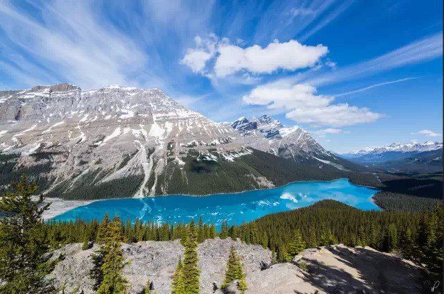加拿大艾伯塔省落基山脉的湖泊,凭什么它们的