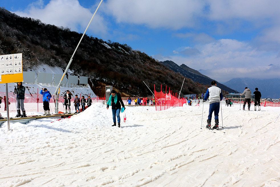 周末游---汶川,萝卜寨,九鼎山太子岭滑雪场