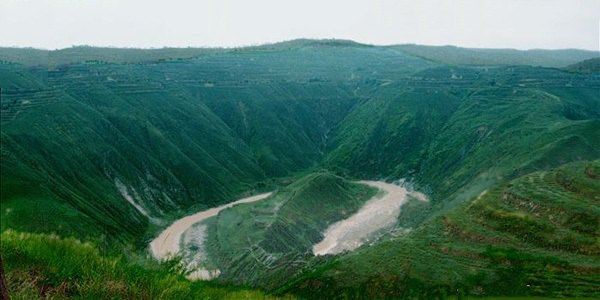 仙人峡位于静宁县城南25公里处,葫芦河流经峡谷,峡谷南北长百里,东西