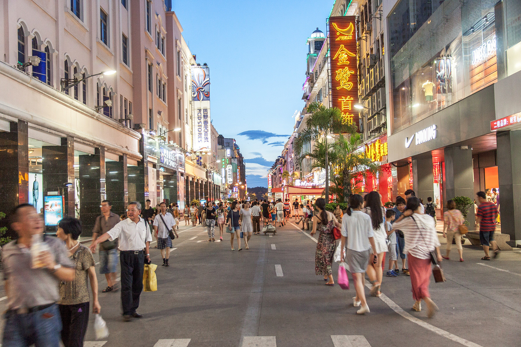 人来人往的中山路 中山路步行街