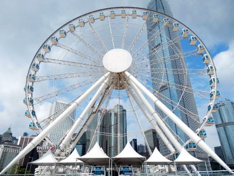 从摩天轮里俯瞰的景色