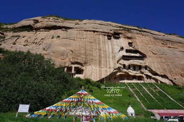 因为马蹄寺和丹霞的方向是相反的,所以还是先回市区,在市区吃的午饭