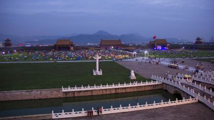 横店精选4钻酒店+溜溜卡旅游套票(任选2景点+梦幻谷)+2成人免1儿童亲子特惠+大智禅寺门票2张(符合亲子政策儿童也免)-【携程自由行景酒套餐】