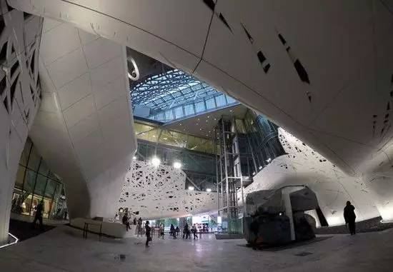 小编在米兰 去米兰附近的菲登扎购物村、开法