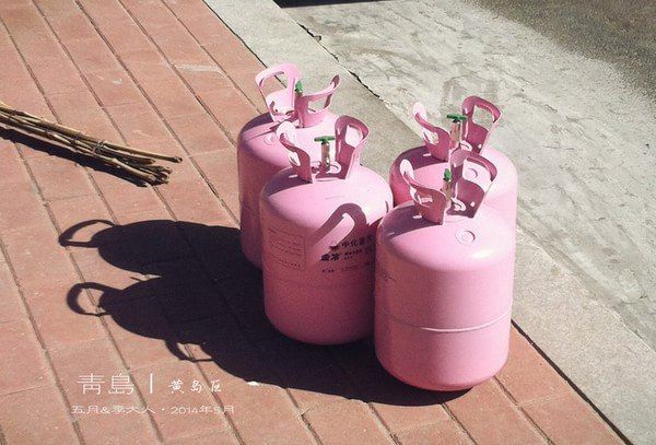 【出门时看到路边可爱的粉色小罐子,是煤气罐么?】