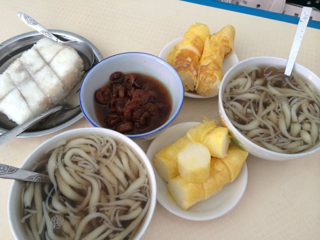 6元一份,地址在财富中心二楼一家新开的叫荷泰的傣味小吃店