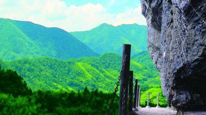 华东大裂谷风景区位于皖浙两省交界的天目山北麓----安徽省宁国市宁