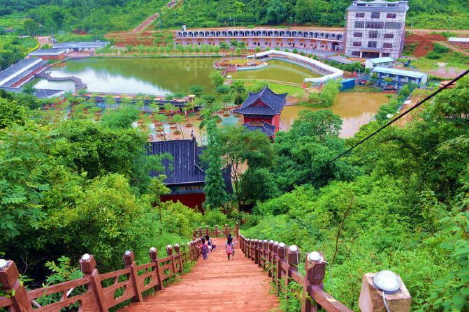 今年鹿峰山景区过三节钻地心,吃粽大赛 - 江老师 - 我的博客