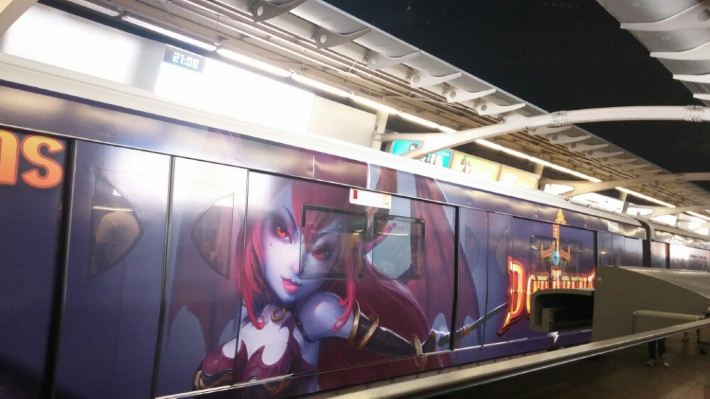 地铁简笔画彩色图片