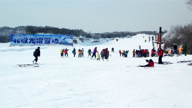 北极光滑雪场 2分(4条点评 0 呼和浩特乌素图北极光滑雪场位于