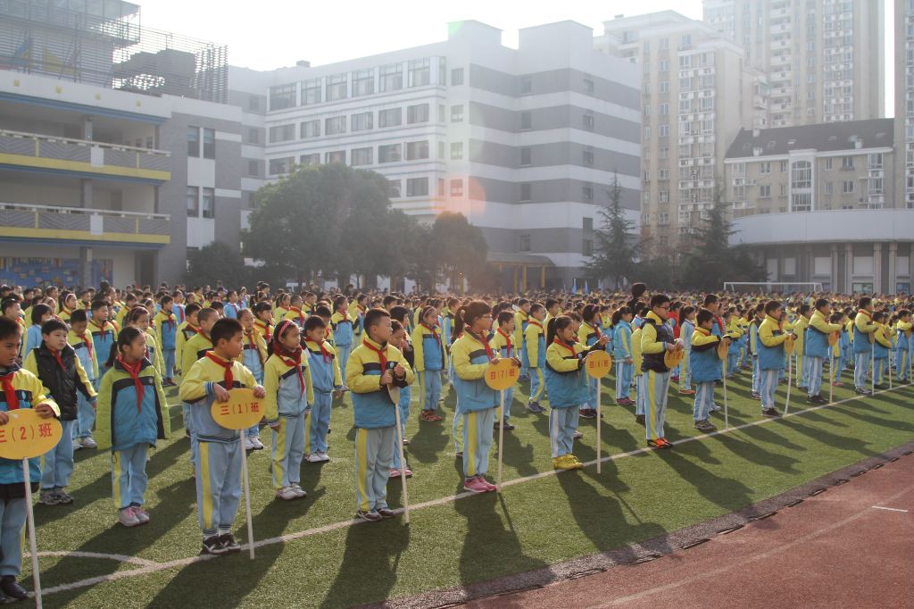 2012年12月3日,访问杭州市崇文实验学校.