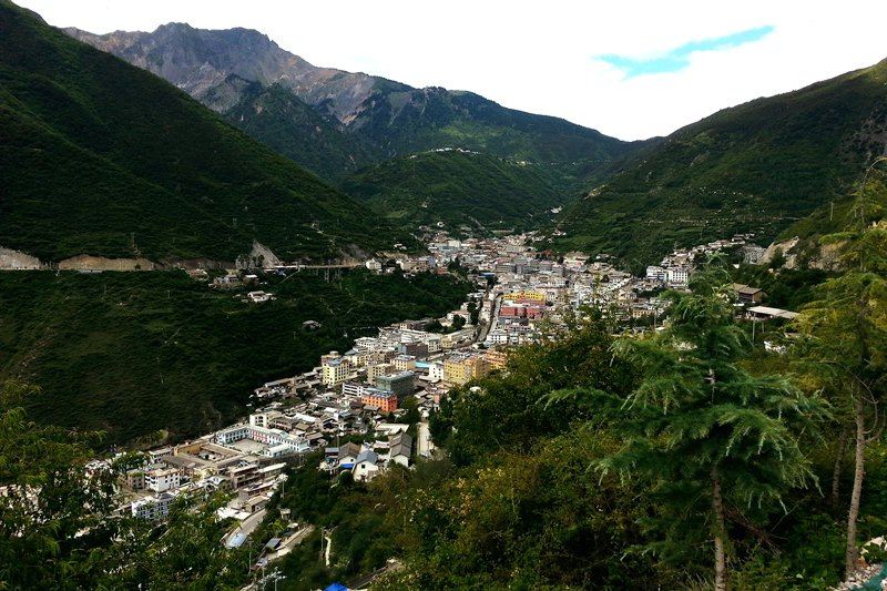 德钦县城