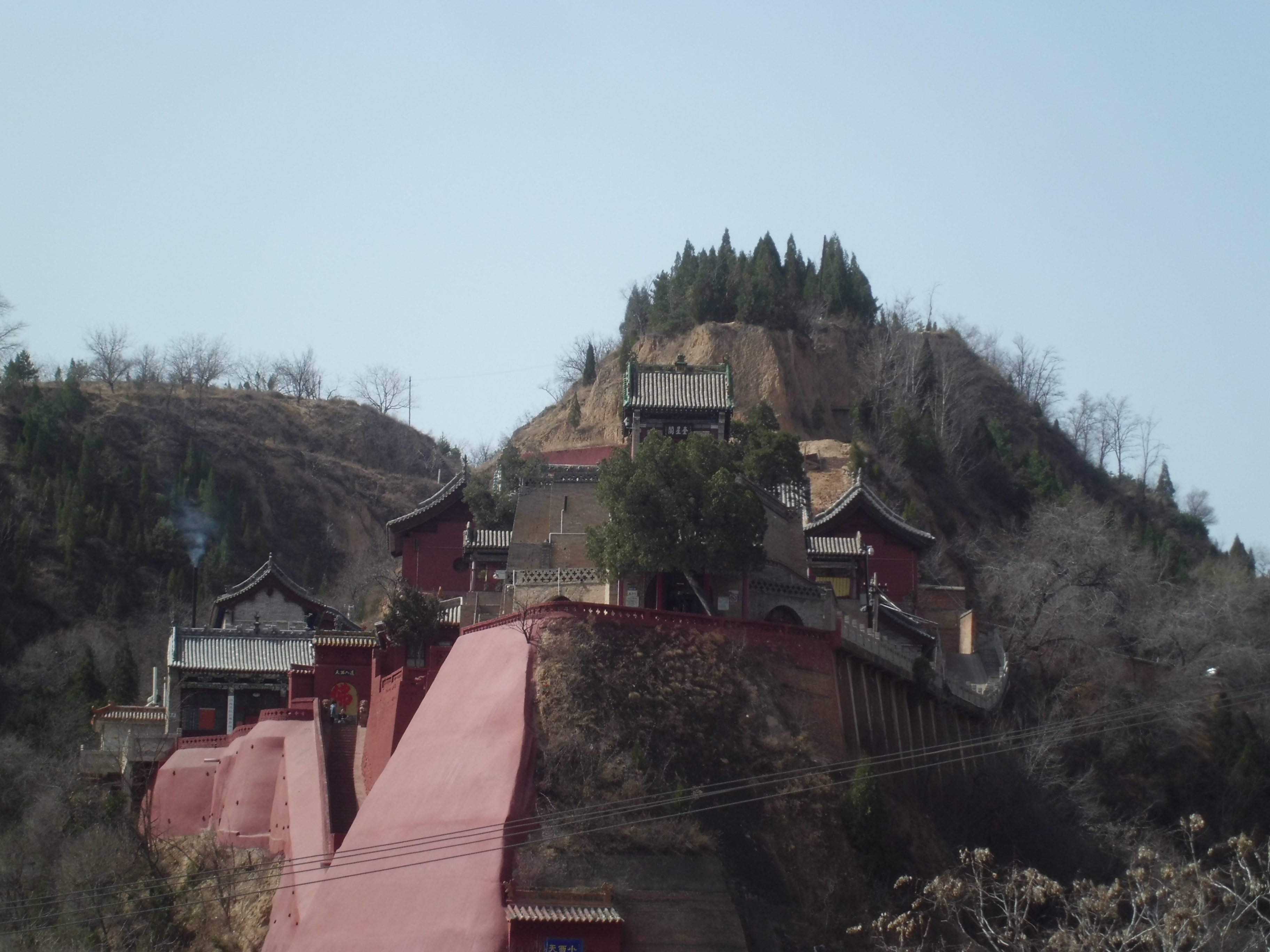 小西天位于临汾市隰县城西北1公里凤凰山