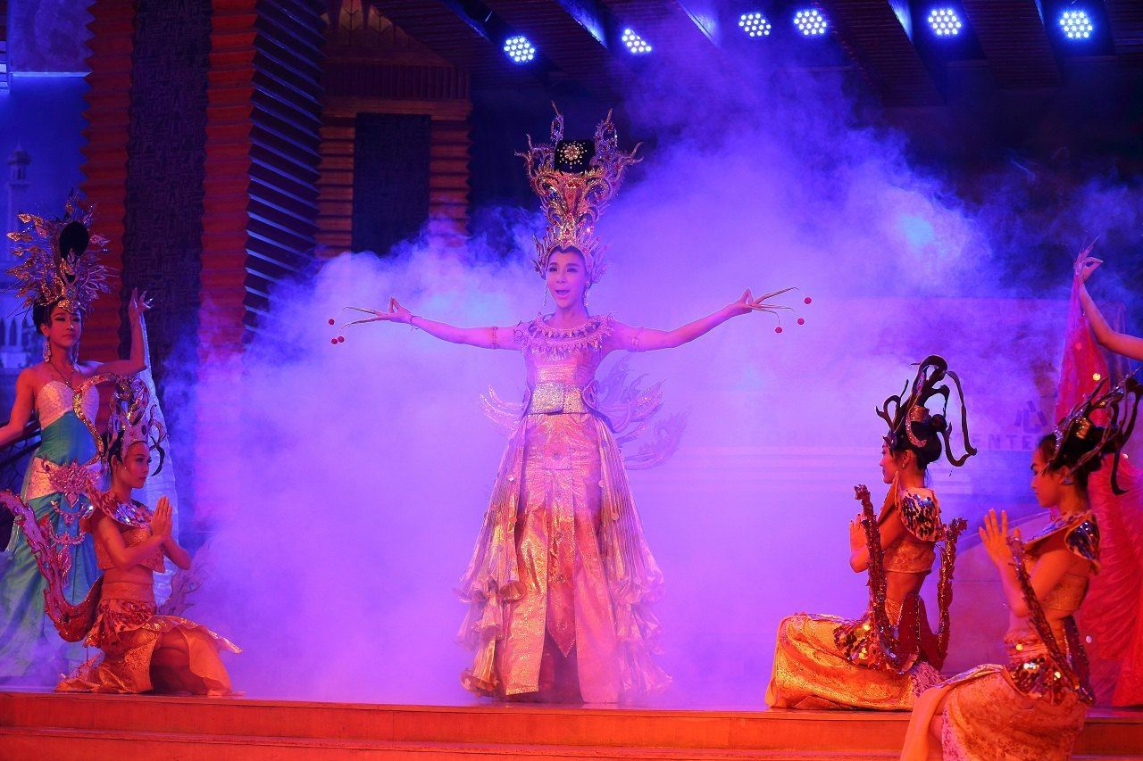 5日4晚跟团游·零自费 送红艺人表演 送夜游三