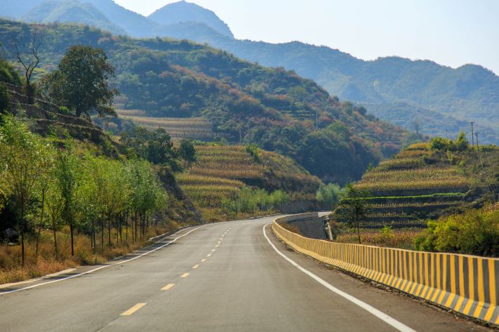 阳泉市平定县岔口乡主铺掌村红岩岭自然风景区