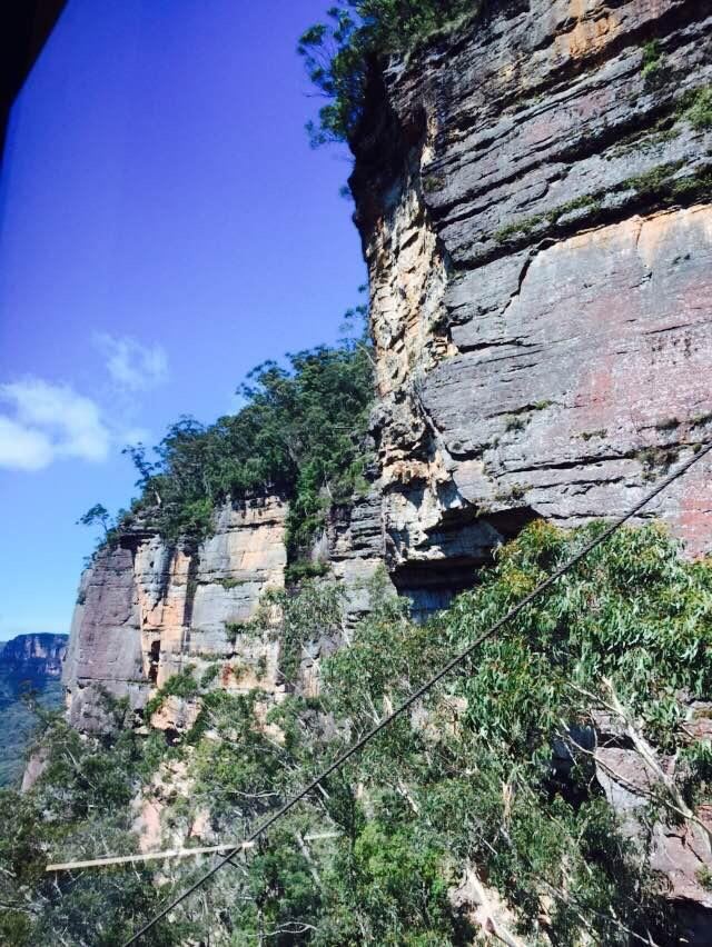以及长时间的风雨侵蚀 造就了各种奇形怪状的岩石和山峰