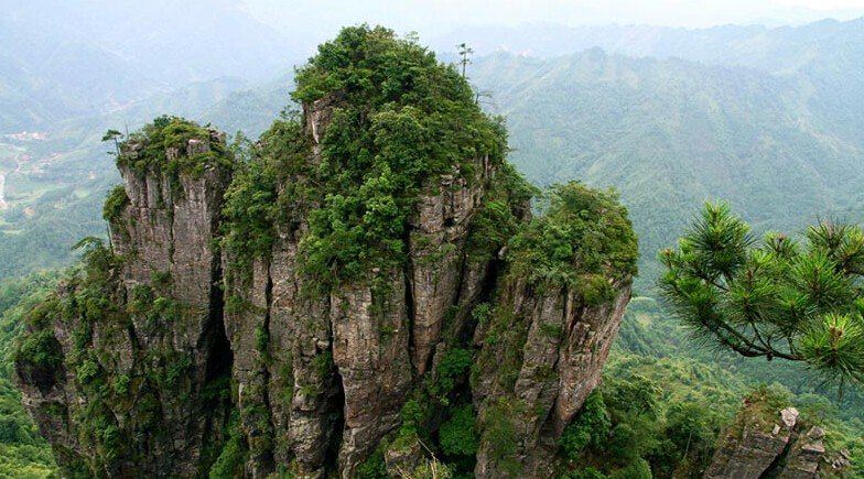 走进金秀大瑶山2:水墨画中莲花山