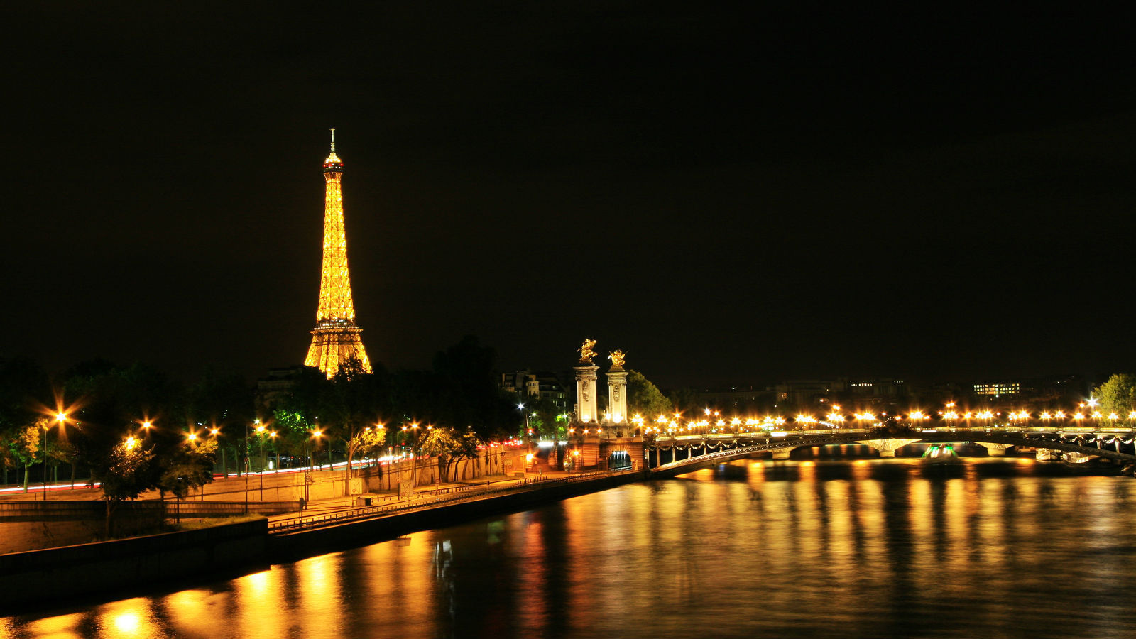 塞纳河的晚上 巴黎
