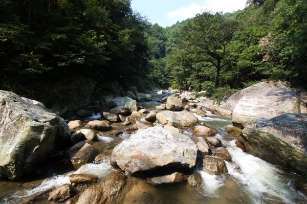 灵秀湖北英山龙潭河谷