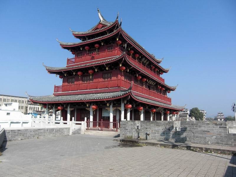 我们步行到新建的潮州古城,整个城区比较新,应该是在古城基础上修整