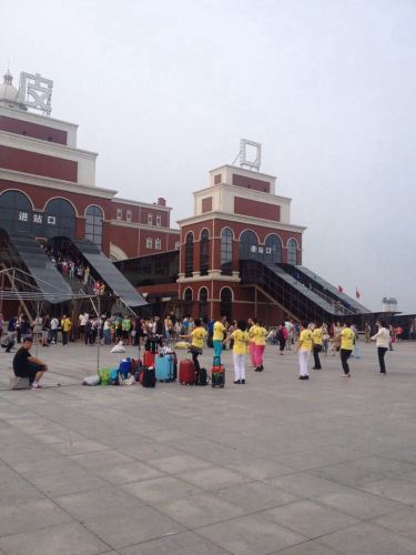 皮口港可比普兰店火车站看着大气多了        图片