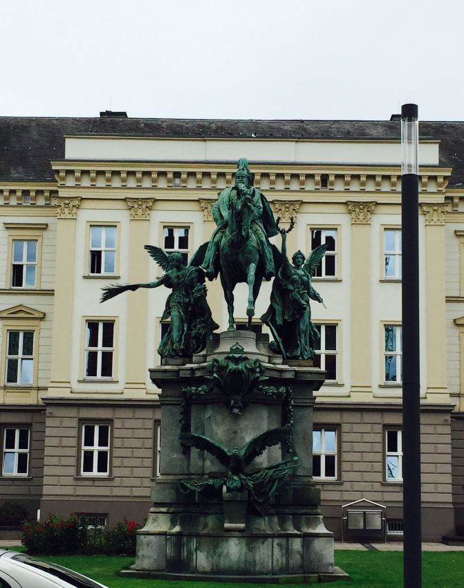 德国杜塞尔多夫 科隆 慕尼黑 富森 荷兰七日游