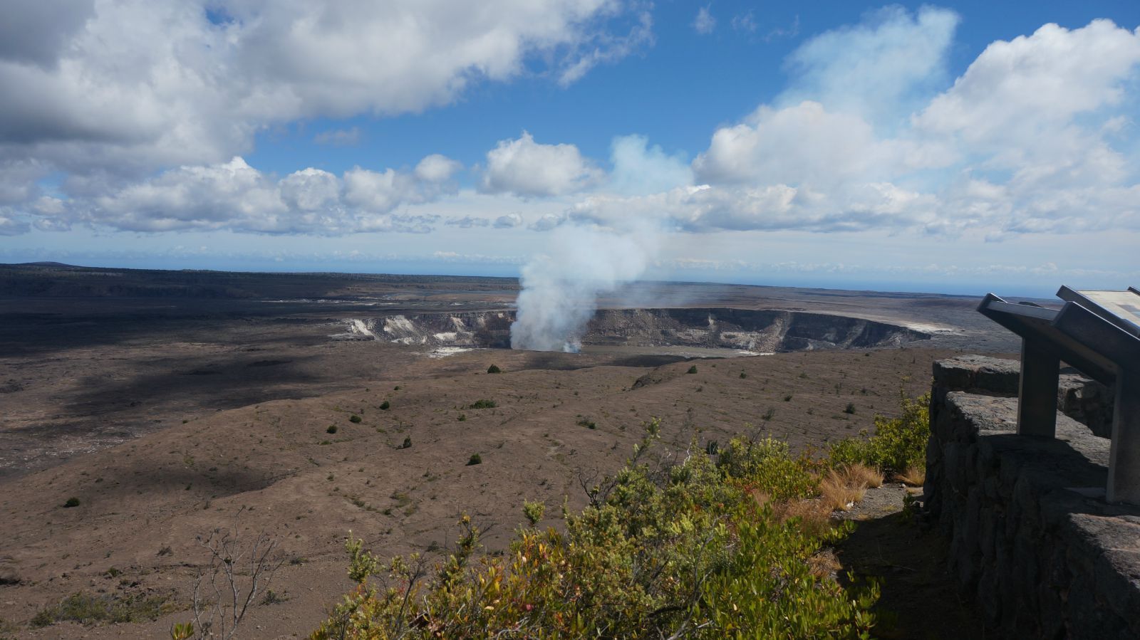 冒烟的火山口 夏威夷火山国家公园
