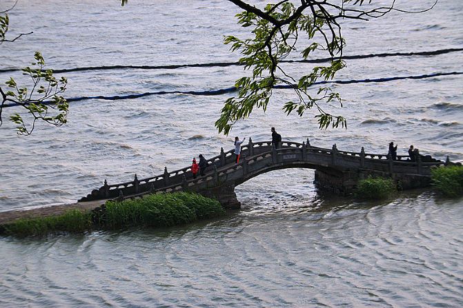 无锡旅情02 万浪桥头餐秀色,鼋头渚上看春涛