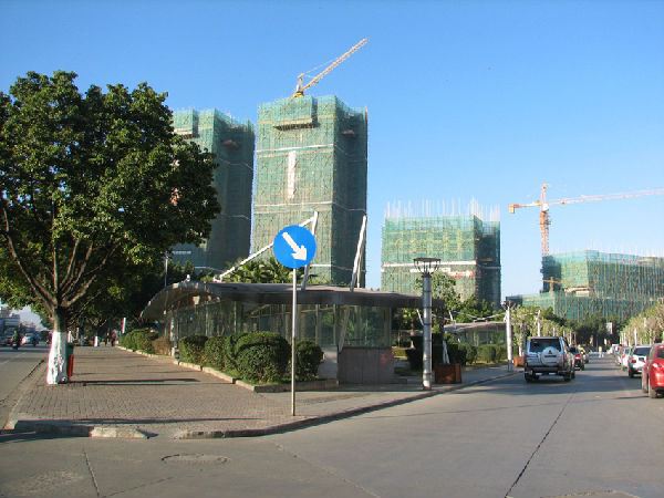 东风中路,南方电网这栋楼在红塔大道上了