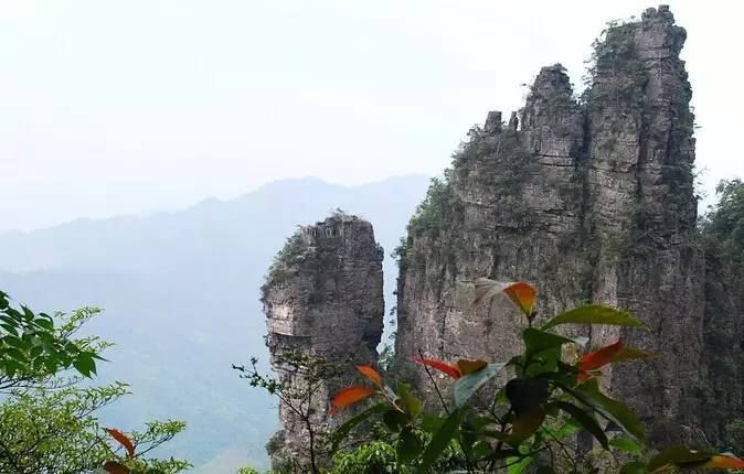 走进金秀大瑶山2:水墨画中莲花山