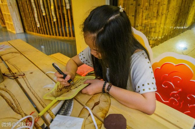 葵艺品的制作过程是非常繁琐细致的.