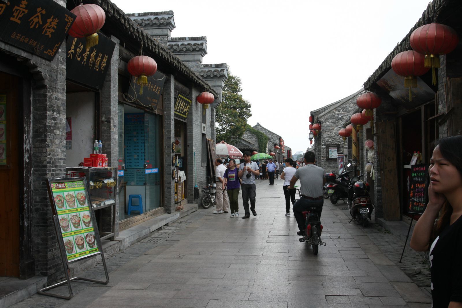 【携程攻略】扬州东关街历史街区景点,很喜欢东关古街，虽然是新修的仿古街，与杭州的河坊街、厦门的中山路…