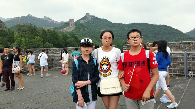登长城:三个国家8名游客组成的临时团队 - 中国