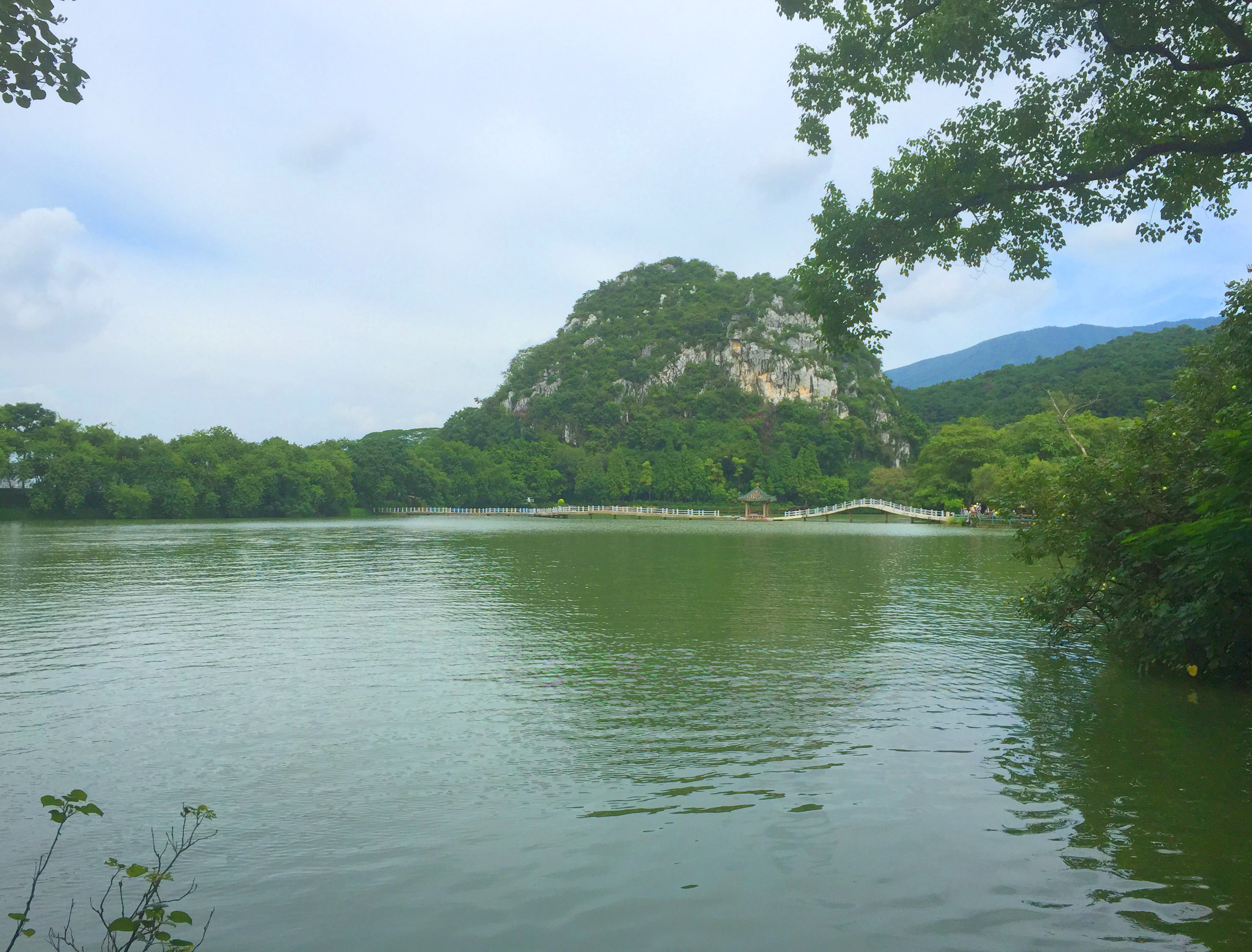 七星湖美景 七星岩