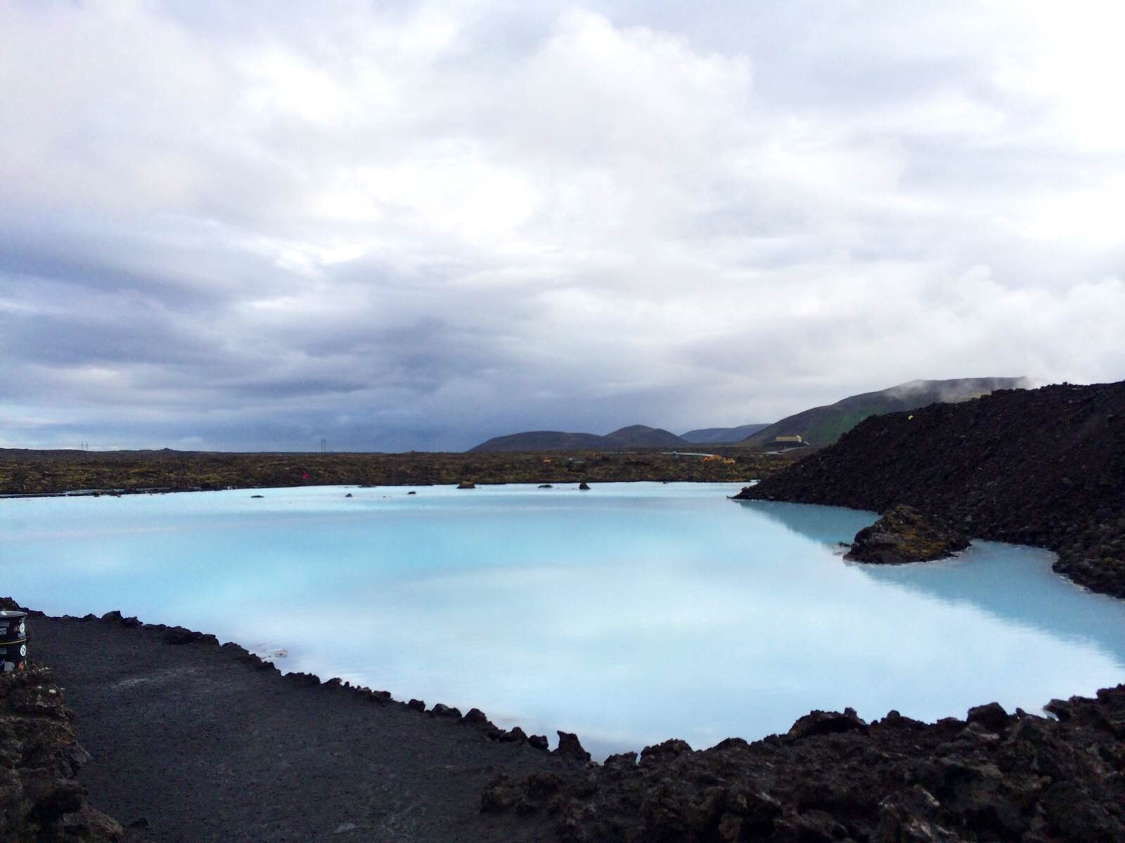 去位于雷克雅未克(reykjavik)47公里的"蓝湖(blue -lagoon)"泡温泉!