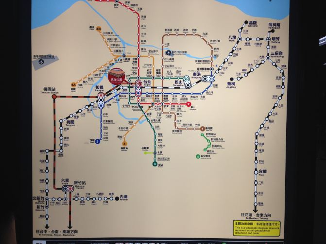 地铁线路图,基本上市内的景点都到,非常方便