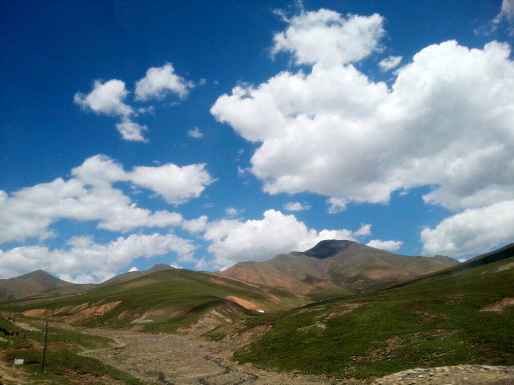                  祁连山路上风景