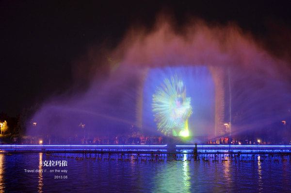克拉玛依,水幕电影,这是我看到过最壮观的喷泉之一,还有一个在