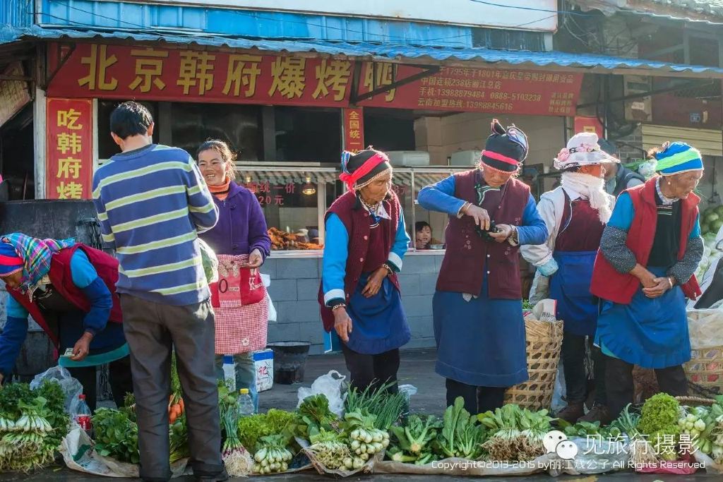 9点的古城 最热闹的非"忠义市场莫属 这是个可以看见雪山的农贸集市