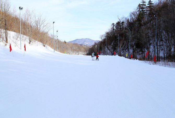 住山顶的酒店!亚布力滑雪旅游区里的酒店,自带滑雪场
