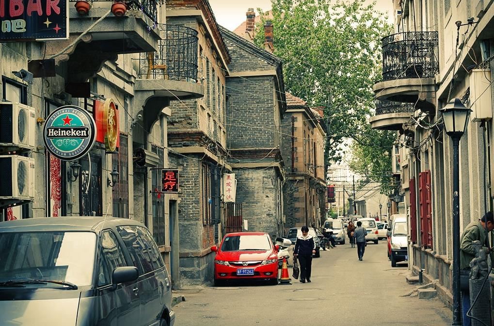 朝阳街历史文化街区,古色古香,从这些古建筑中能读到烟台开埠的历史.