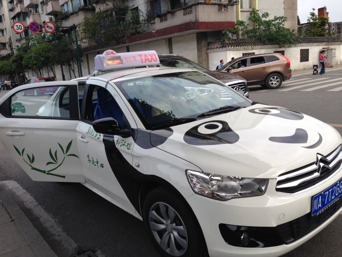 成都梁家巷车站有到都江堰的车没有_四川