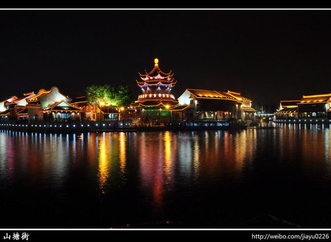 美丽的山塘夜景.