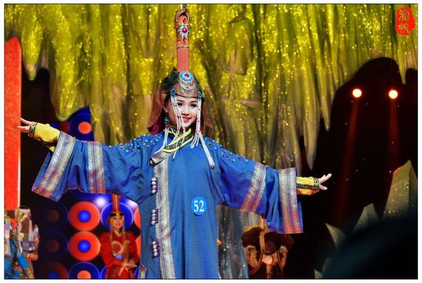 中俄蒙美丽使者大赛之蒙古选手— 第十二届中俄蒙美丽使者国际大赛(2015) - 小谷 - jgs460908小谷摄影博园 【火速围观】蒙古国的美女与他们的民族服装 - 渝帆 - 渝帆空间