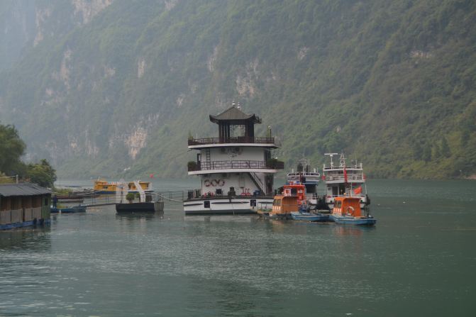 酉阳桃花源,龚滩古镇,乌江画廊游船2日游.