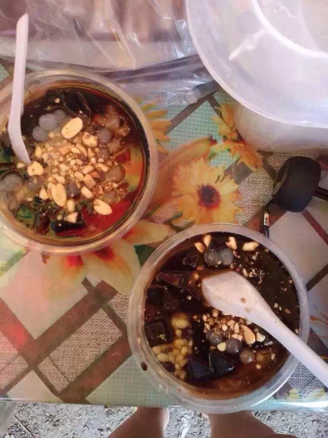 又热又渴,每人来份越南糖水.