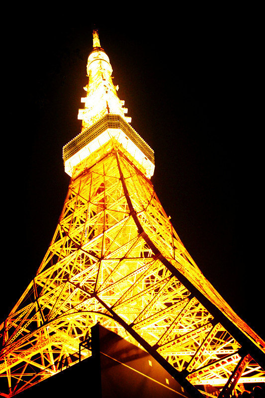 位于日本东京都港区芝公园,是一座是以巴黎埃菲尔铁塔为范本而建造的