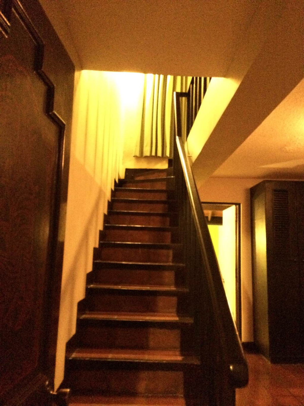                    进门看见楼梯